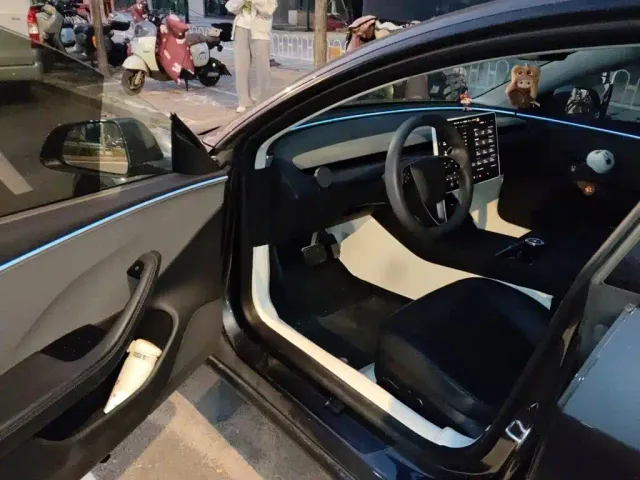 Tesla Model 3 — Фото автомобиля 17