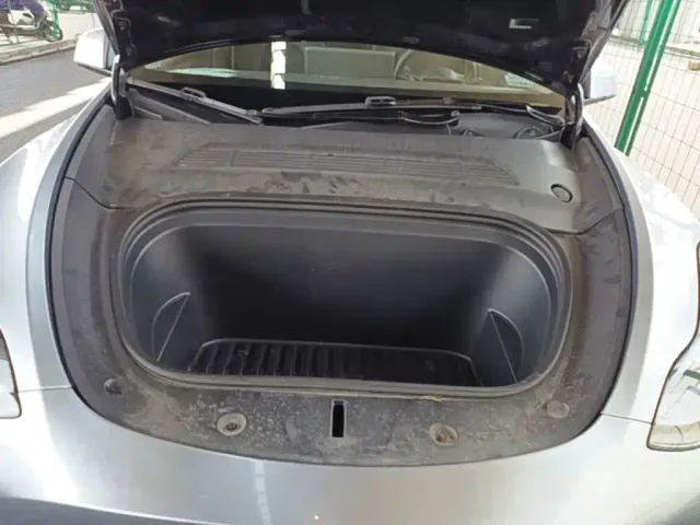 Tesla Model Y — Фото автомобиля 19
