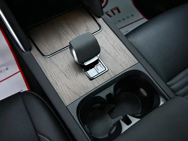 Land Rover Discovery Sport — Фото автомобиля 21