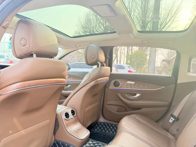 Mercedes-Benz E-Class — Фото автомобиля 14