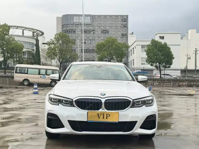 Фотография автомобиля — BMW 3 Series