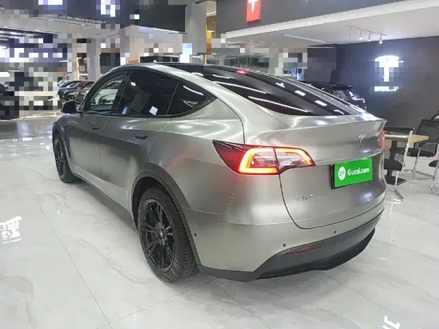 Tesla Model Y — Фото автомобиля 4