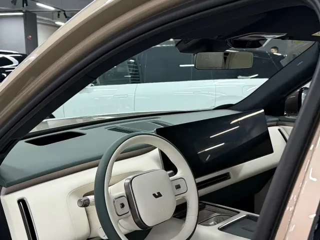 Li Auto L9 — Фото автомобиля 12