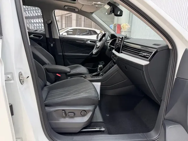 Volkswagen Tiguan L — Фото автомобиля 16