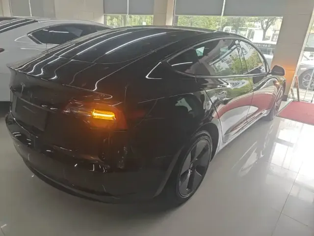Tesla Model 3 — Фото автомобиля 6