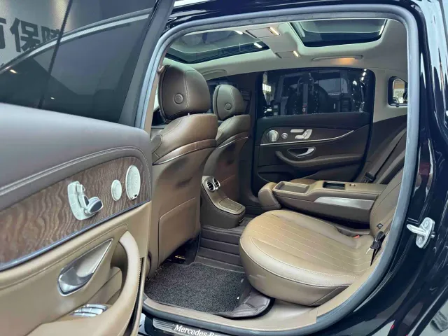 Mercedes-Benz E-Class — Фото автомобиля 6