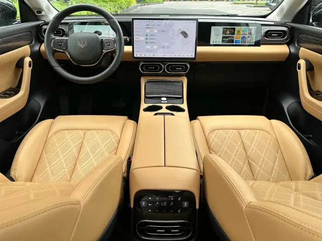 Leapmotor C11 — Фото автомобиля 12