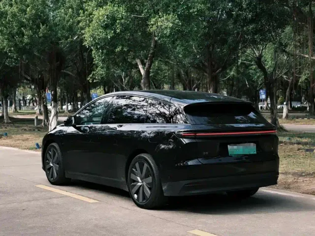 Li Auto i6 — Фото автомобиля 2