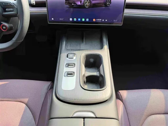 Xiaomi SU7 — Фото автомобиля 24