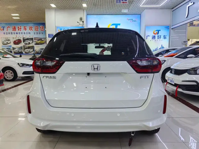 Honda Fit — Фото автомобиля 9