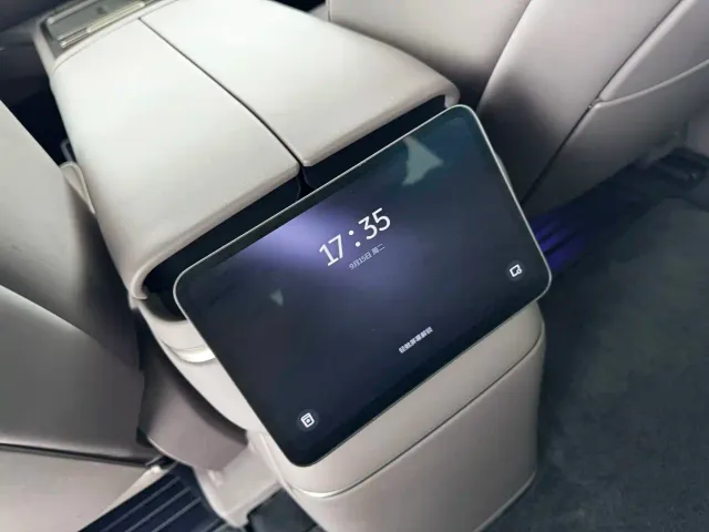 Nio ES8 — Фото автомобиля 13