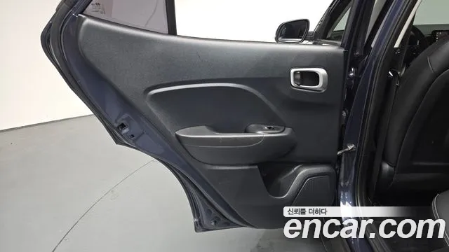 Hyundai Venue — Фото автомобиля 24