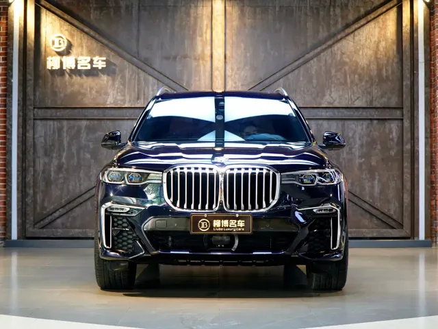 BMW X7 — Фото автомобиля 2