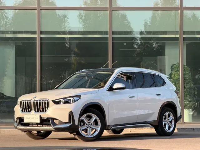 Фотография автомобиля — BMW X1