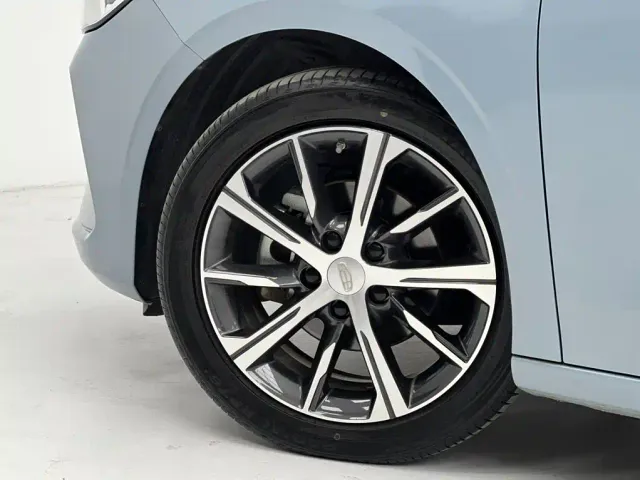 Geely Emgrand — Фото автомобиля 11