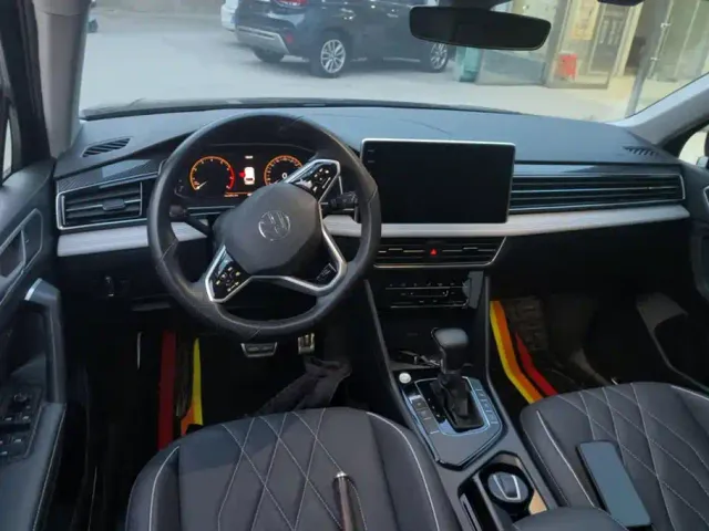 Volkswagen Tiguan L — Фото автомобиля 12