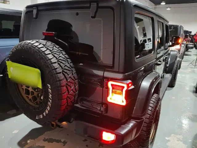 Jeep Wrangler — Фото автомобиля 6