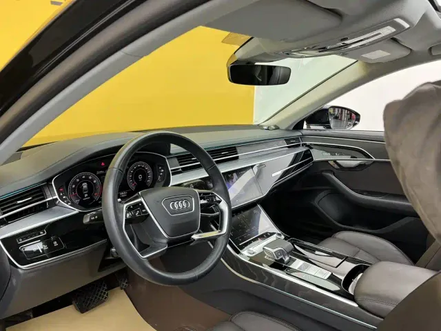 Audi A8 — Фото автомобиля 23