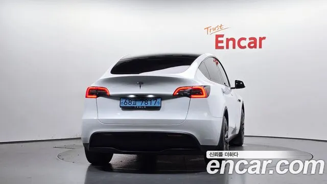 Tesla Model Y — Фото автомобиля 4