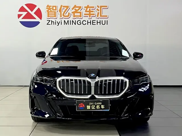 BMW 5 Series — Фото автомобиля 2