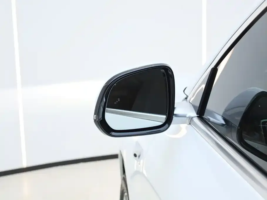 Li Auto Li Auto L6 2024 Pro — Фото автомобиля 21