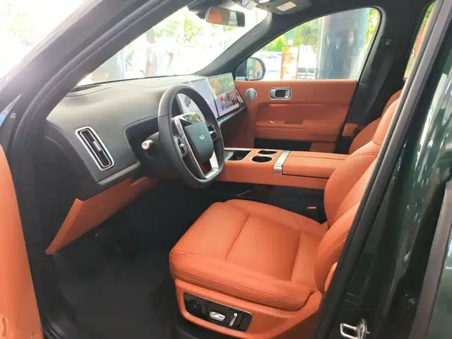 Li Auto L8 — Фото автомобиля 14