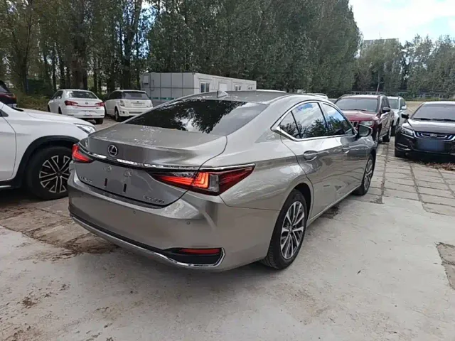 Lexus ES — Фото автомобиля 6