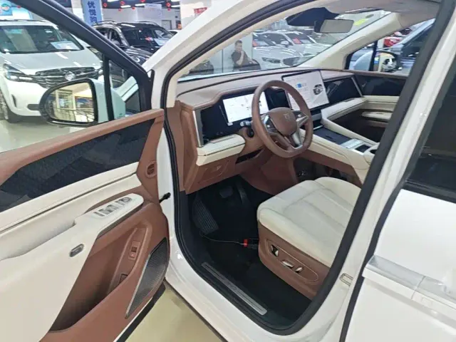 BYD Xia — Фото автомобиля 12