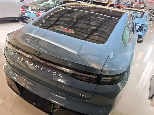 Leapmotor B01 — Фото автомобиля 6