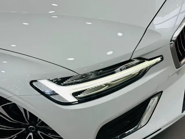 Volvo S60 — Фото автомобиля 11