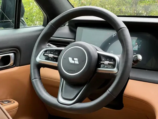 Li Auto ONE — Фото автомобиля 5