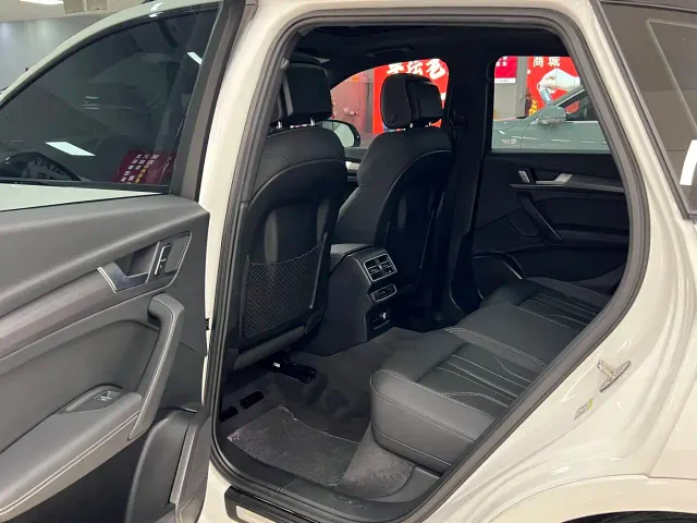 Audi Q5L — Фото автомобиля 5