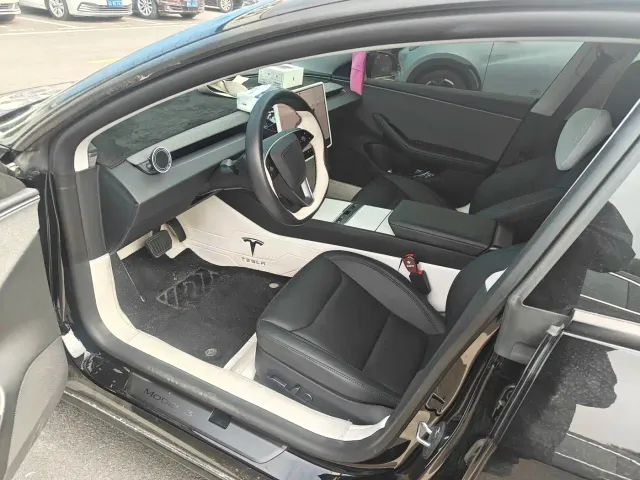 Tesla Model 3 — Фото автомобиля 2