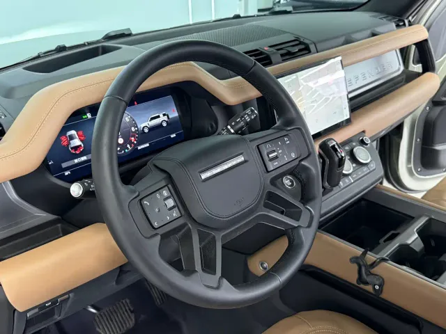 Land Rover Defender — Фото автомобиля 16