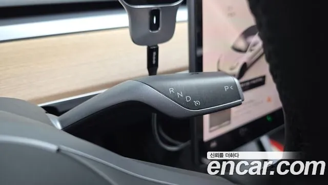 Tesla Model 3 — Фото автомобиля 12