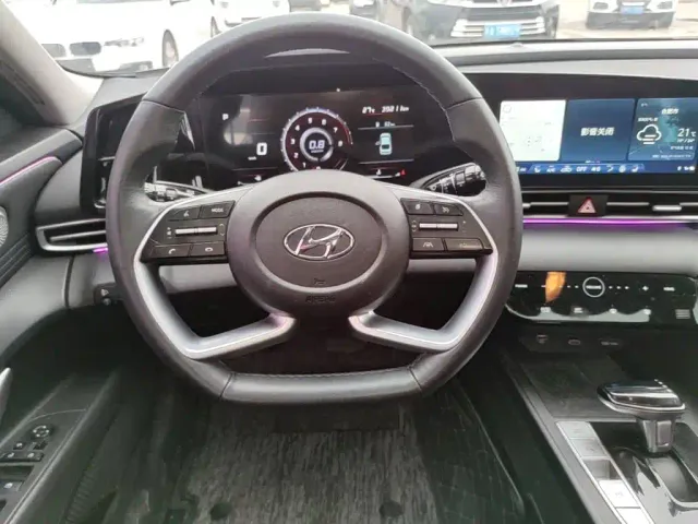 Hyundai Elantra — Фото автомобиля 10