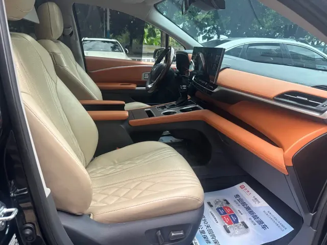 Toyota Granvia — Фото автомобиля 14