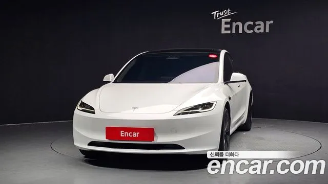 Tesla Model 3 — Фото автомобиля 3