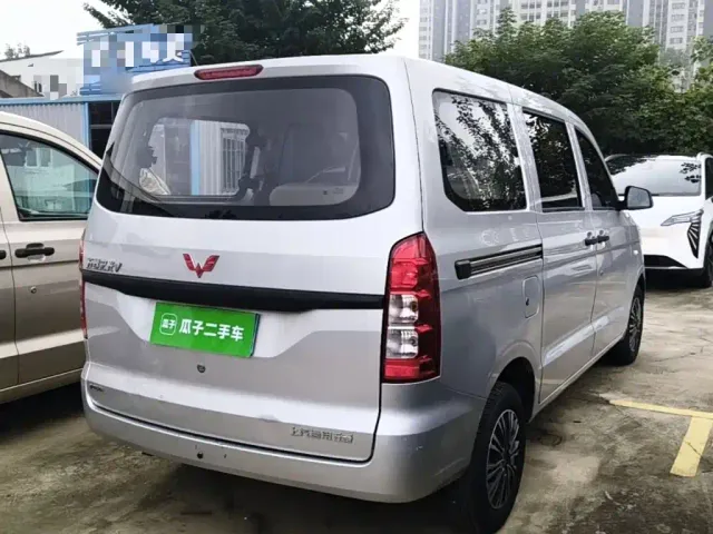 Wuling Hongguang V — Фото автомобиля 6