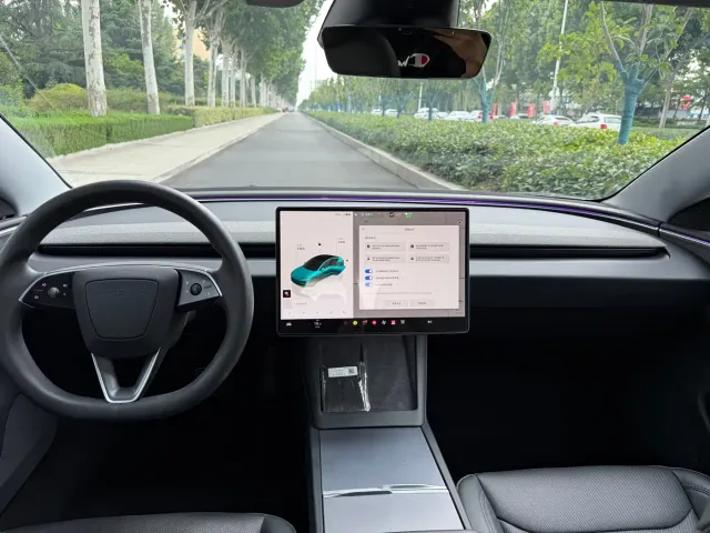 Tesla Model 3 — Фото автомобиля 8