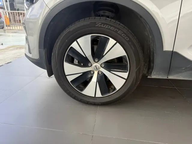 Volvo XC40 — Фото автомобиля 5