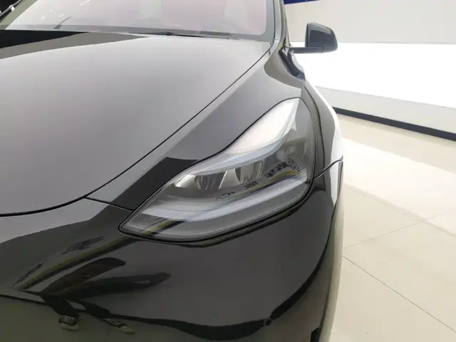 Tesla Model Y — Фото автомобиля 5