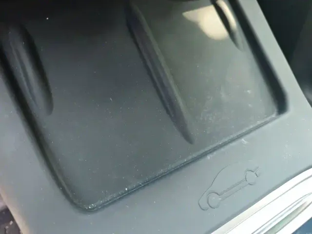 Tesla Model Y — Фото автомобиля 9