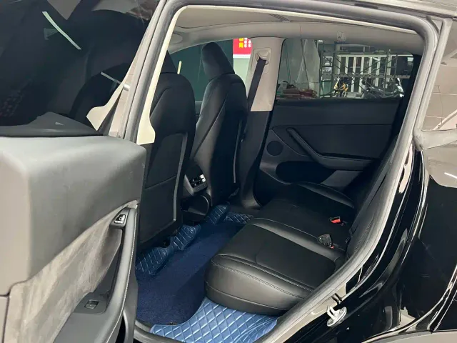 Tesla Model Y — Фото автомобиля 10