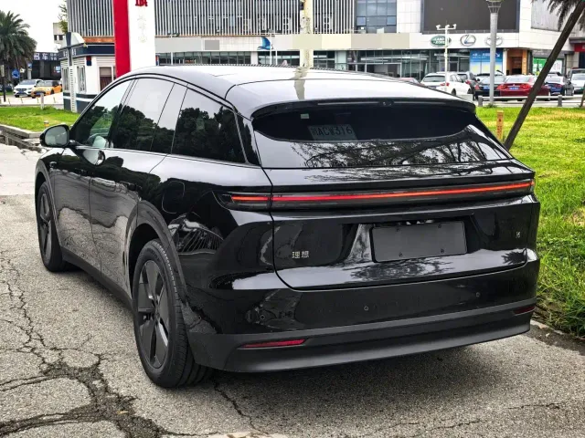 Li Auto i6 — Фото автомобиля 7