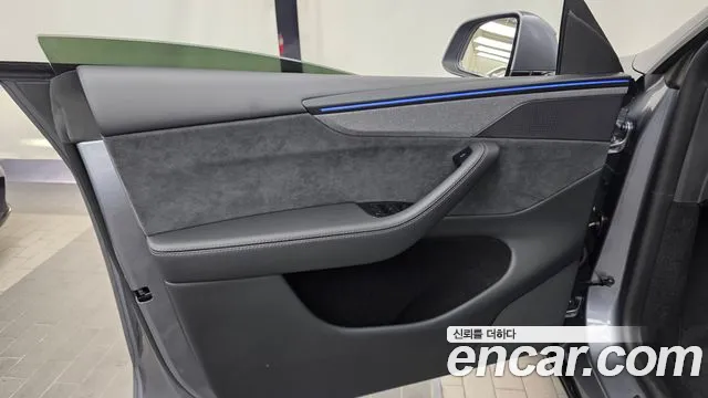 Tesla Model Y — Фото автомобиля 13