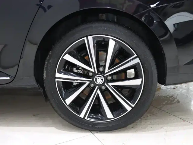 Skoda Superb — Фото автомобиля 20