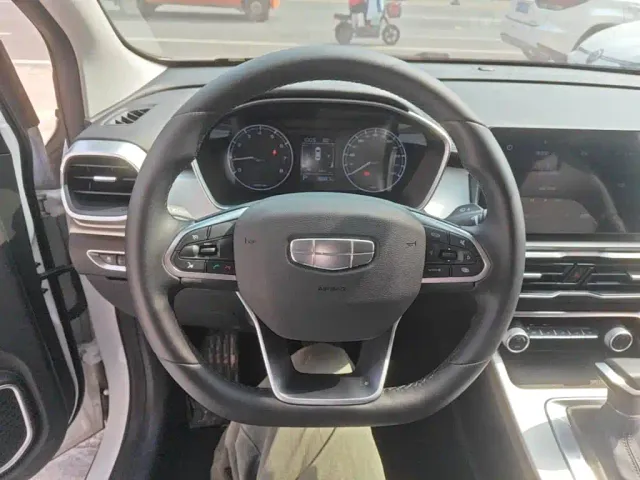 Geely Binyue — Фото автомобиля 10