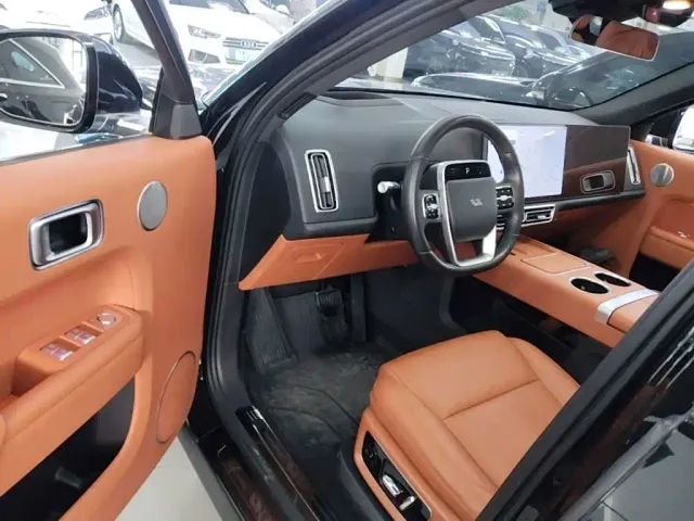 Li Auto L8 — Фото автомобиля 15