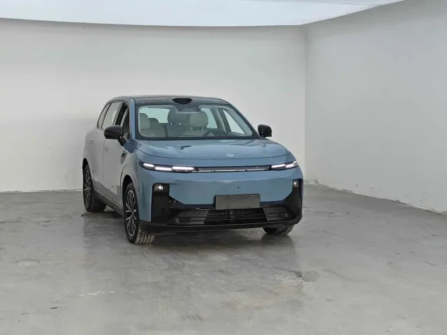 Leapmotor B10 — Фото автомобиля 3